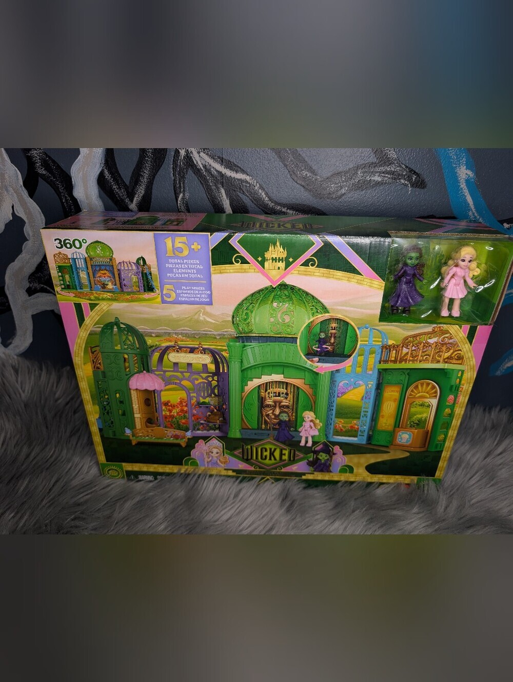 Brand New Sealed Wicked Emerald City Green Playset with Dolls - Kids Toys